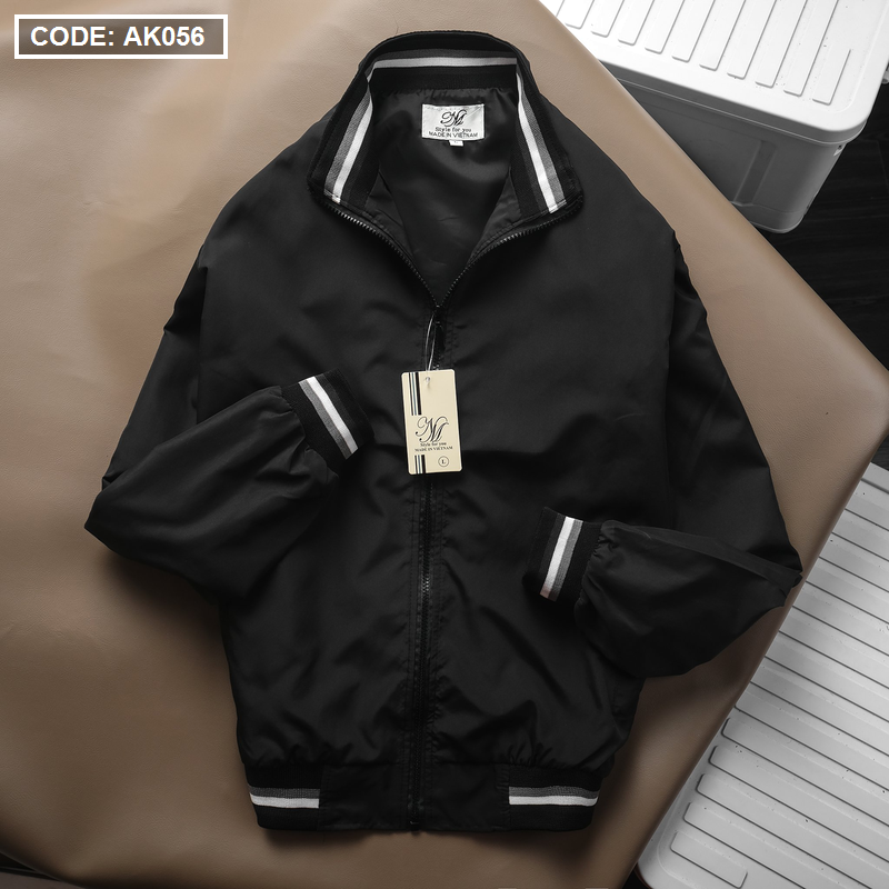 12981-0445474690-z3462364577343-61fdaba0354acc76eeaba9c6139254a2-6.png Áo Khoác Dù Nam 2 Lớp Cổ Trụ Phối Sọc - AK056