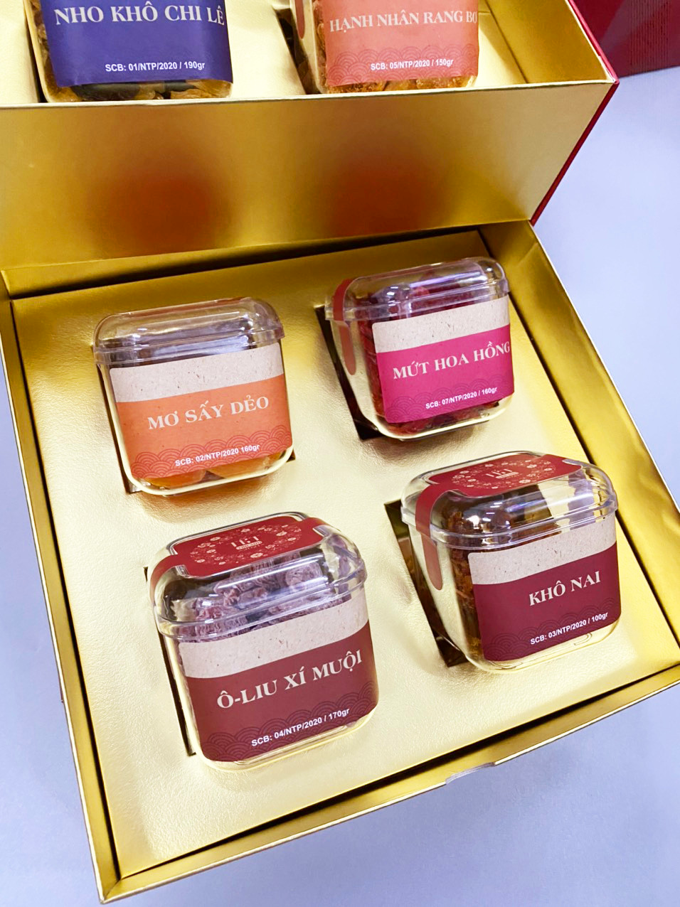 Sỉ hộp quà tết TÂN SỬU 2021 - 8 loại mứt thượng hạng Tuyển sỉ hộp quà tết TÂN SỬU 2021 - 8 loại mứt thượng hạng