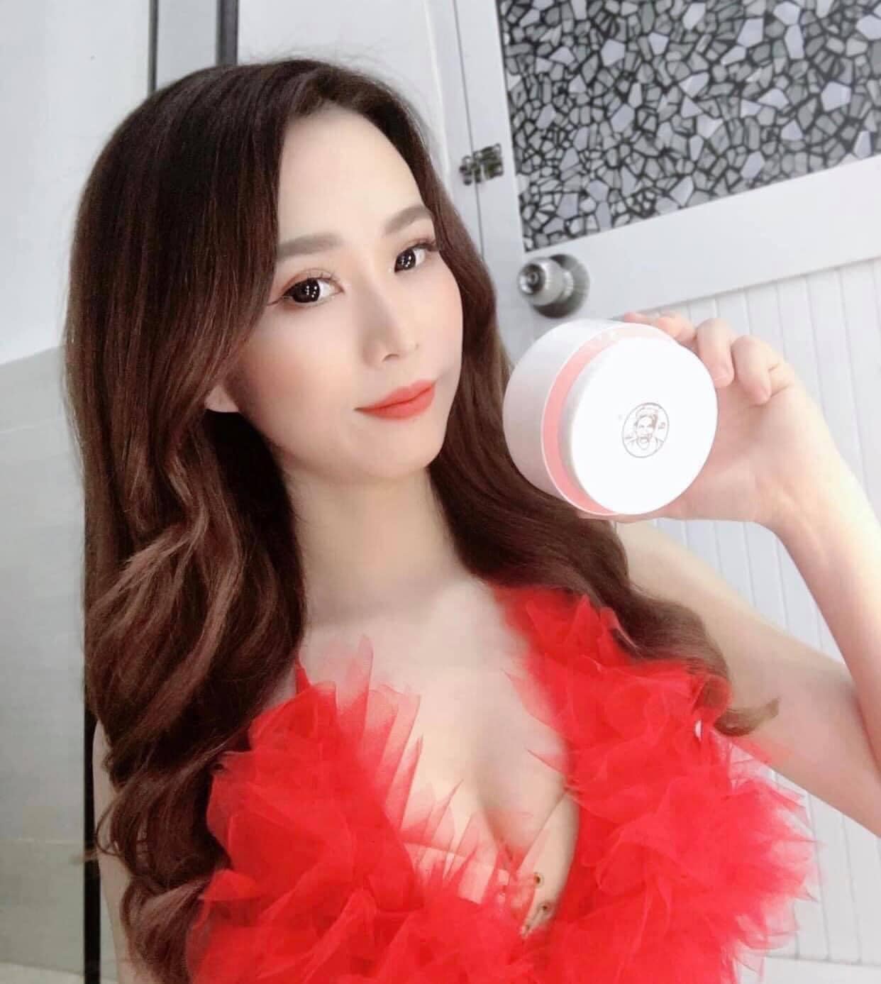 Kem body phấn Mỹ Phẩm Bà Lão Kem body phấn Mỹ Phẩm Bà Lão