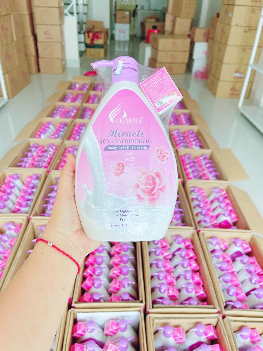 14518-z2355188359060-4f1bc0b4a83b13feea5dd45b506488fd-5.jpg Sữa Tắm Nước Hoa Charme Miracle 1000ml Hương Hoa Hồng - 8936194690234