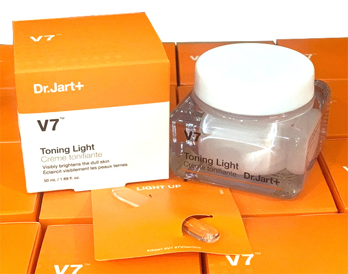 15477-kem-drjart-v7-toning-light-han-quoc-bac-thay-duong-trang-da-xoa-tham-nam-anh-1-4.jpg Kem Dưỡng Dr Jart+ 50ml V7 Toning Light Làm Sáng Da Mờ Thâm Nám - 8809535807472