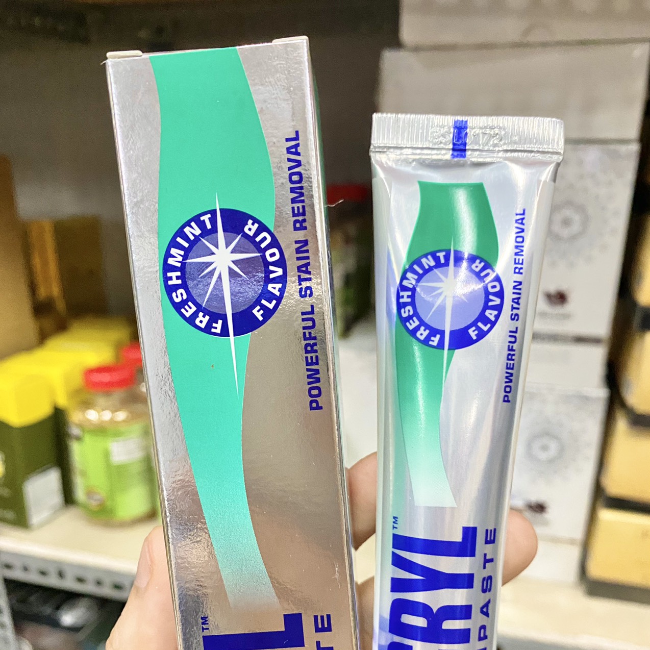 15484-z2814050573946-b7fff21db5726bd7a160e44ffe4fc70d-5.jpg Kem Đánh Răng Giảm Hôi Miệng Eucryl Toothpaste 50ml Của Anh - 5011309895513