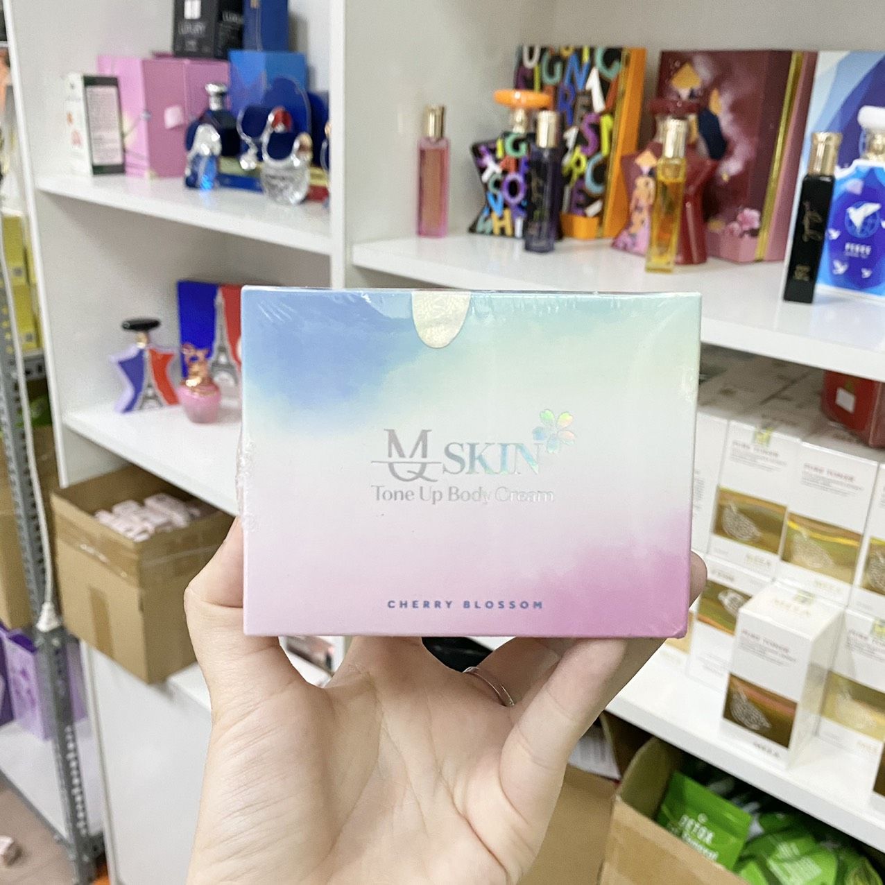 Kem Body Hoa Anh Đào Tone Up Body Cream MQ Skin Chính Hãng Kem Body Hoa Anh Đào Tone Up Body Cream MQ Skin Chính Hãng