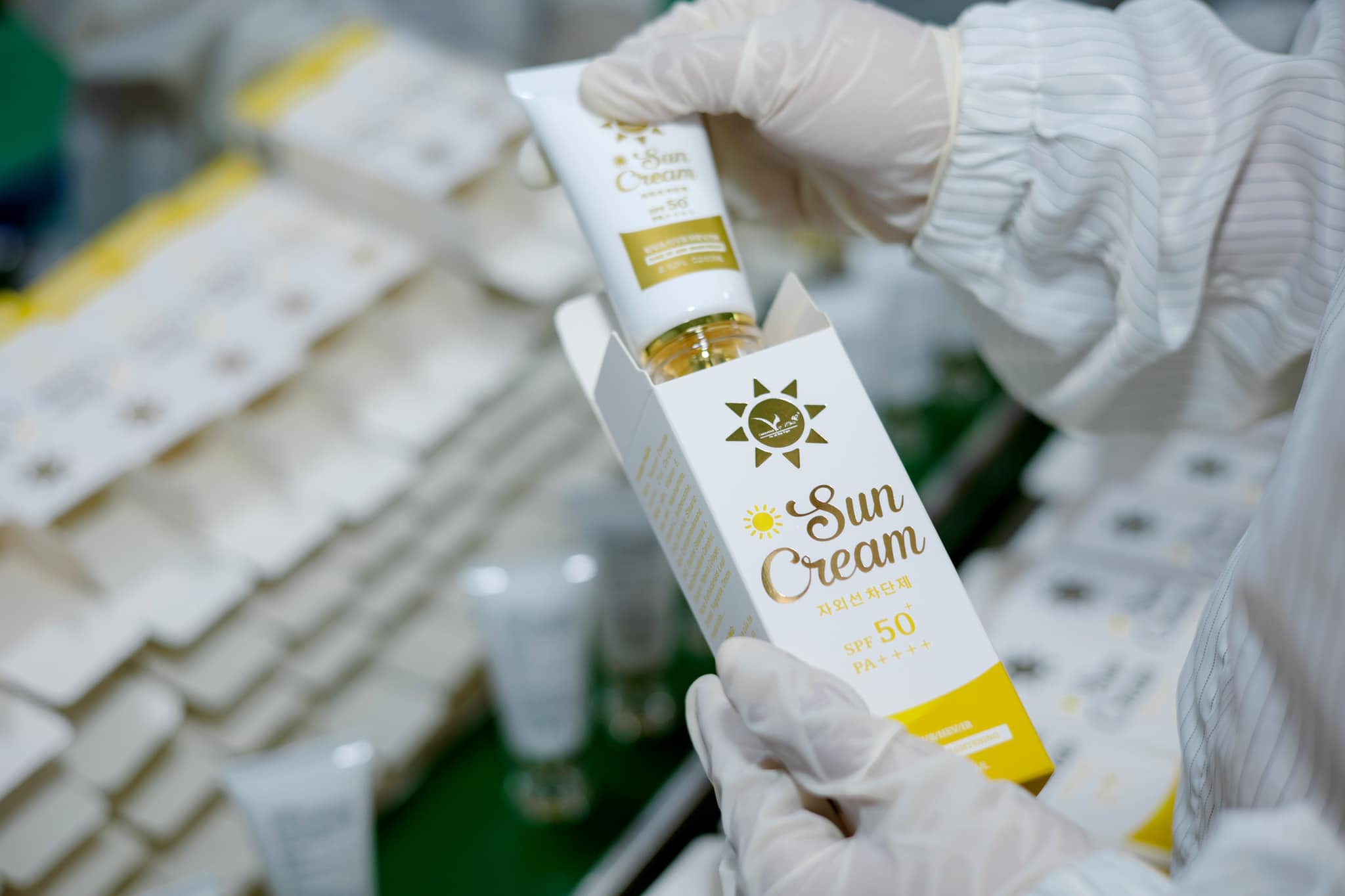 17760-300708557-3243206972664612-9221823901482129773-n-3.jpg Kem Chống Nắng VIP White (Tặng 1 bịt sữa rửa mặt) - 8938521762317