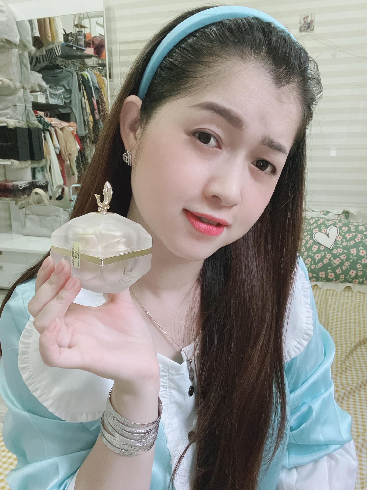 18941-276150509-1994498104088224-82491530637977839-n-2.jpg Kem Face Queen Fairy Cosmetics Super Vip Whitening Tặng Gel Tẩy Tế Bào Chết - 8936115877775