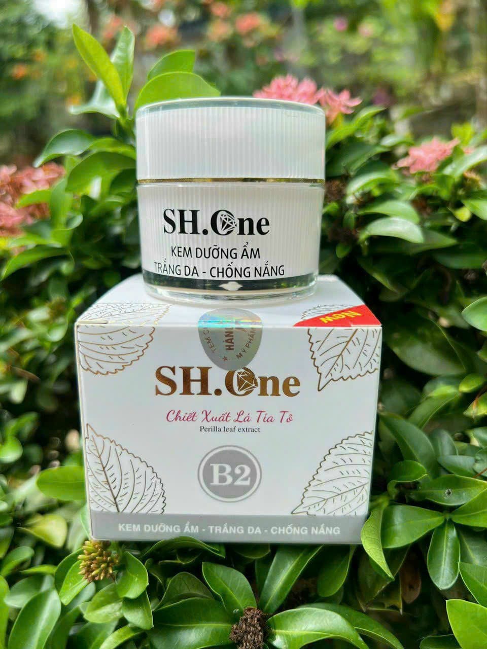 Kem Face Dưỡng Ẩm Trắng Da B2 SH One Trắng Chiết Xuất Lá Tía Tô Kem Face Dưỡng Ẩm Trắng Da B2 SH One Trắng Chiết Xuất Lá Tía Tô