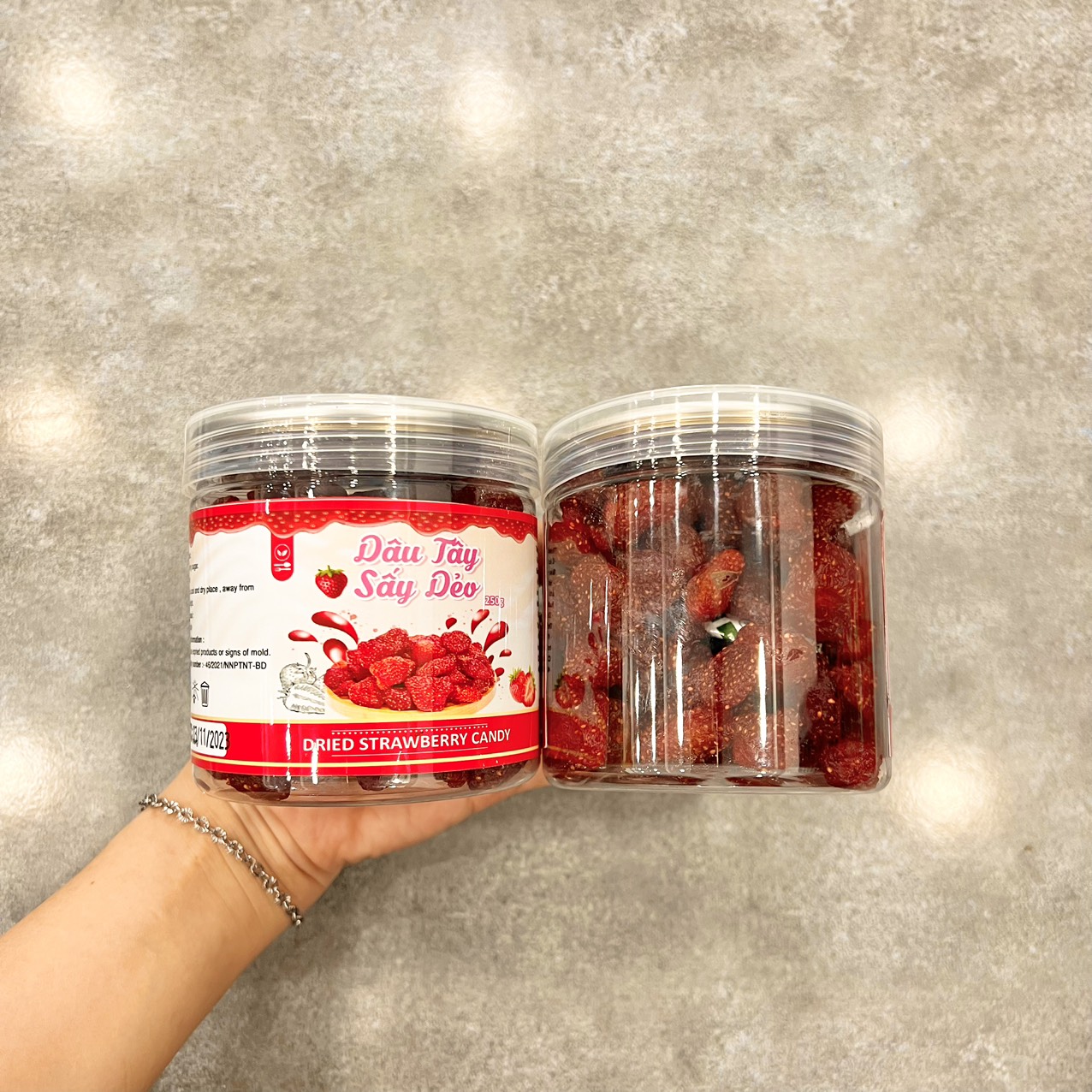 Kho sỉ dâu Tây Sấy Dẻo Thơm Ngon 250g Hộp Kho sỉ dâu Tây Sấy Dẻo Thơm Ngon 250g Hộp