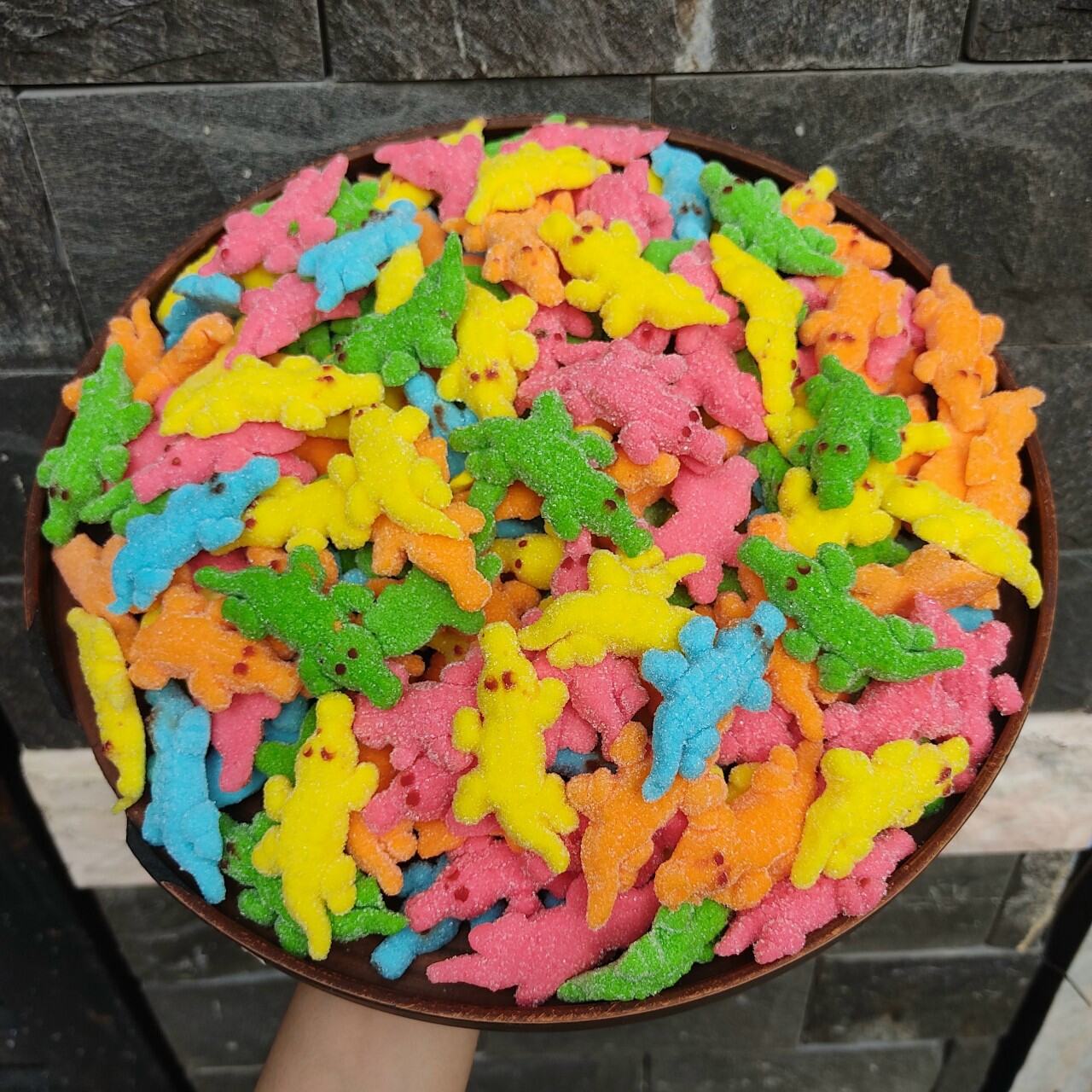 22750_88e99bd0cb0f2af9a96714ba0a8a7b99_20241114113654.jpg Hộp Quà Tết Kẹo Dẻo Cá Sấu 300g - Hộp Sun Khía - 8936208933852