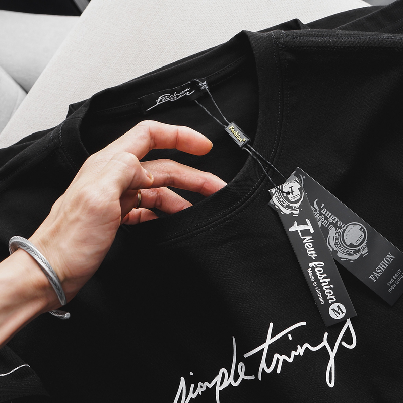 22796-z4853758818859-f976406c7fdda3f0c4e54d0943e5e8b7-2.png Áo Thun Nam Cổ Tròn In Chữ Simple Things Tay Viền Sọc (Có size 3x) - AB490