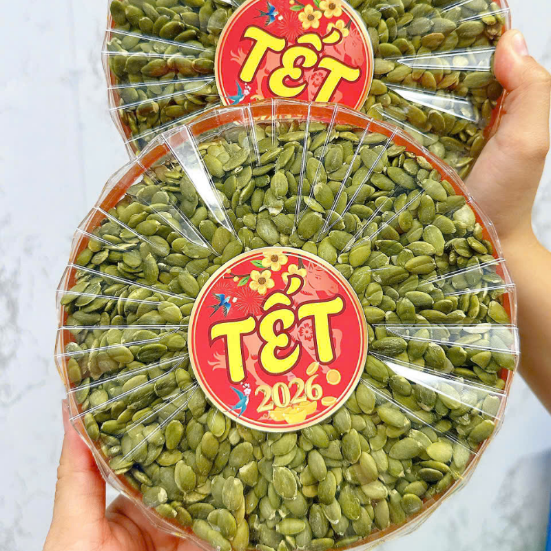 23084_33_20251031113459.png Hộp Quà Tết Hạt Bí Xanh Sấy Mộc Thơm Ngon 500g - Hộp Sun Khía - HBXHK