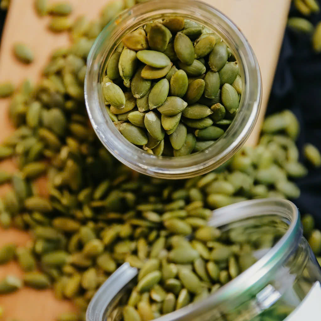 23084_z6025422070498-2752f0bbdfd93b4874f45bd905703882_20241112172731-2.jpg Hộp Quà Tết Hạt Bí Xanh Sấy Mộc Thơm Ngon 500g - Hộp Sun Khía Hộp Quà Tết 2026 - HBXHK