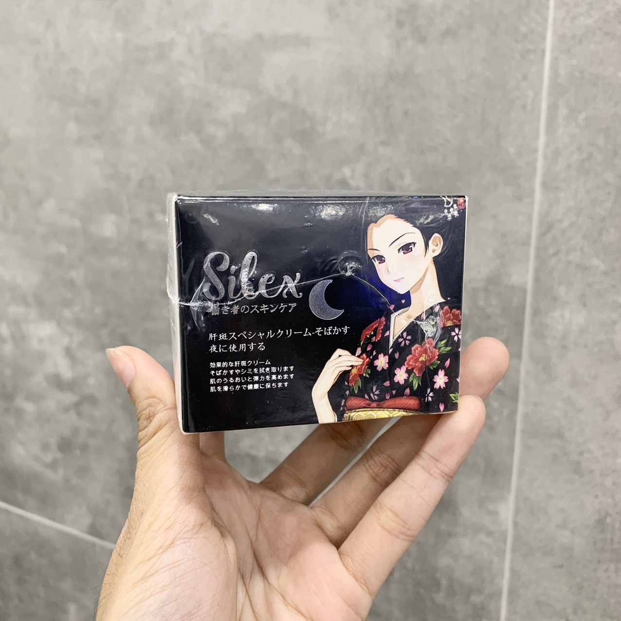 23726-z5264506634466-f0c4a5b360778f35ec0acfcafcae1a00-1.jpg Combo Kem Face Silex Ngày Đêm 10g/Hộp - CBFACESILEX