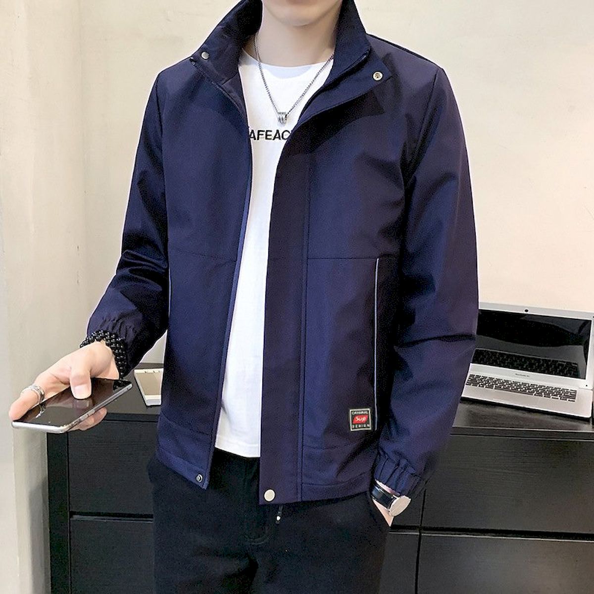 23980_z5338177539209-0a5bd07ce69fa6cc0ed9279ee29922f6_20240412033000-6.png Áo Khoác Nam Rurumen Chất Dù 2 Lớp Cổ Đứng Phối Logo Bên Túi (Có size 3x) - AK087