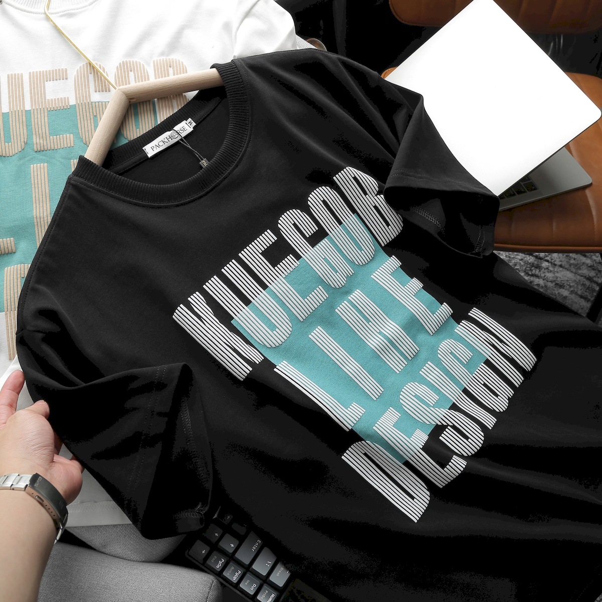 24200_z5409711996910-4c11f181884ffbe52eae035a3280d224_20240505103929-2.png Áo Thun Nam Cổ Tròn Pack Horse Oversize In Chữ Sọc Big Size 110kg - AB514