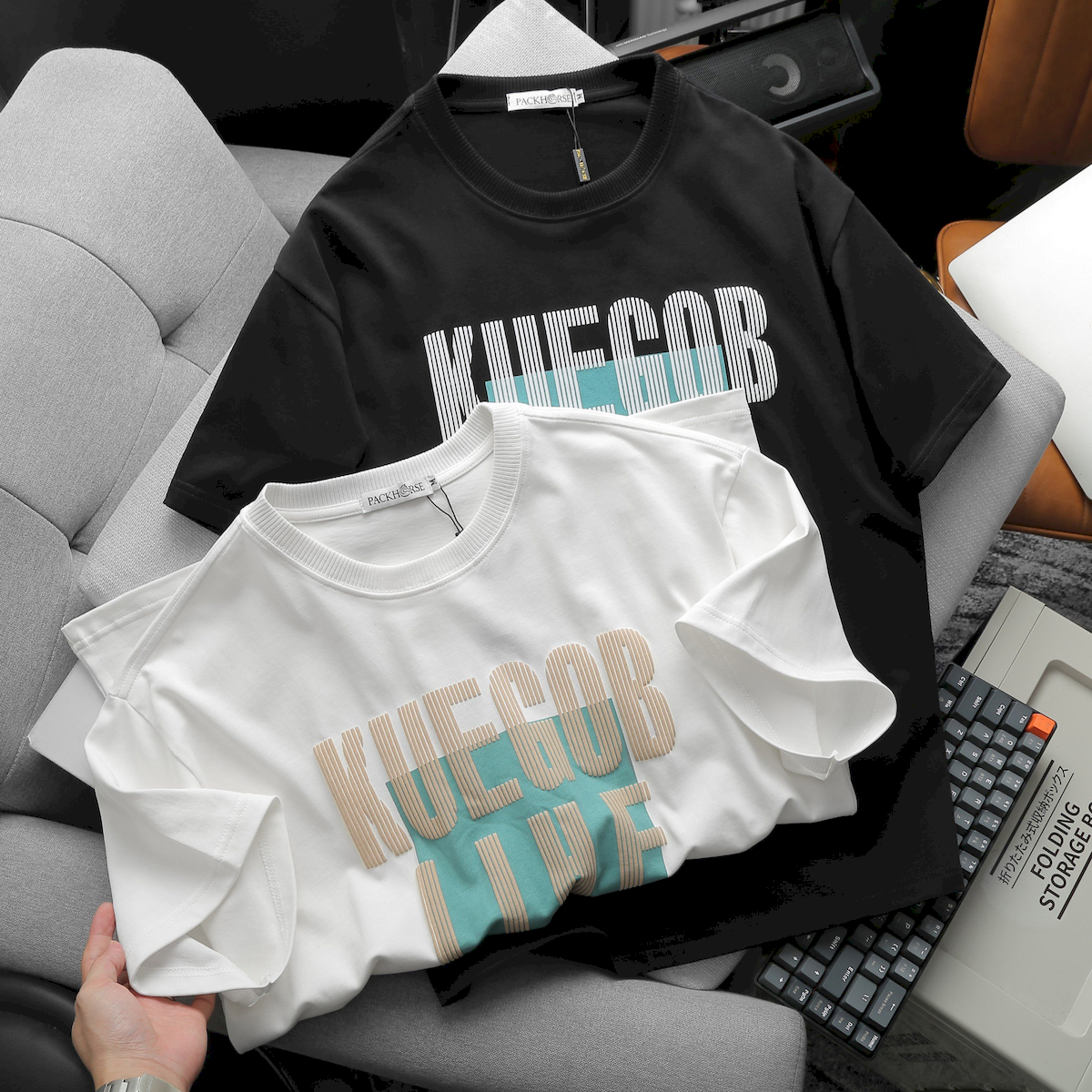 24200_z5409712021456-2b283573136f5c5131752cef909dc4da_20240505103933-2.png Áo Thun Nam Cổ Tròn Pack Horse Oversize In Chữ Sọc Big Size 110kg - AB514