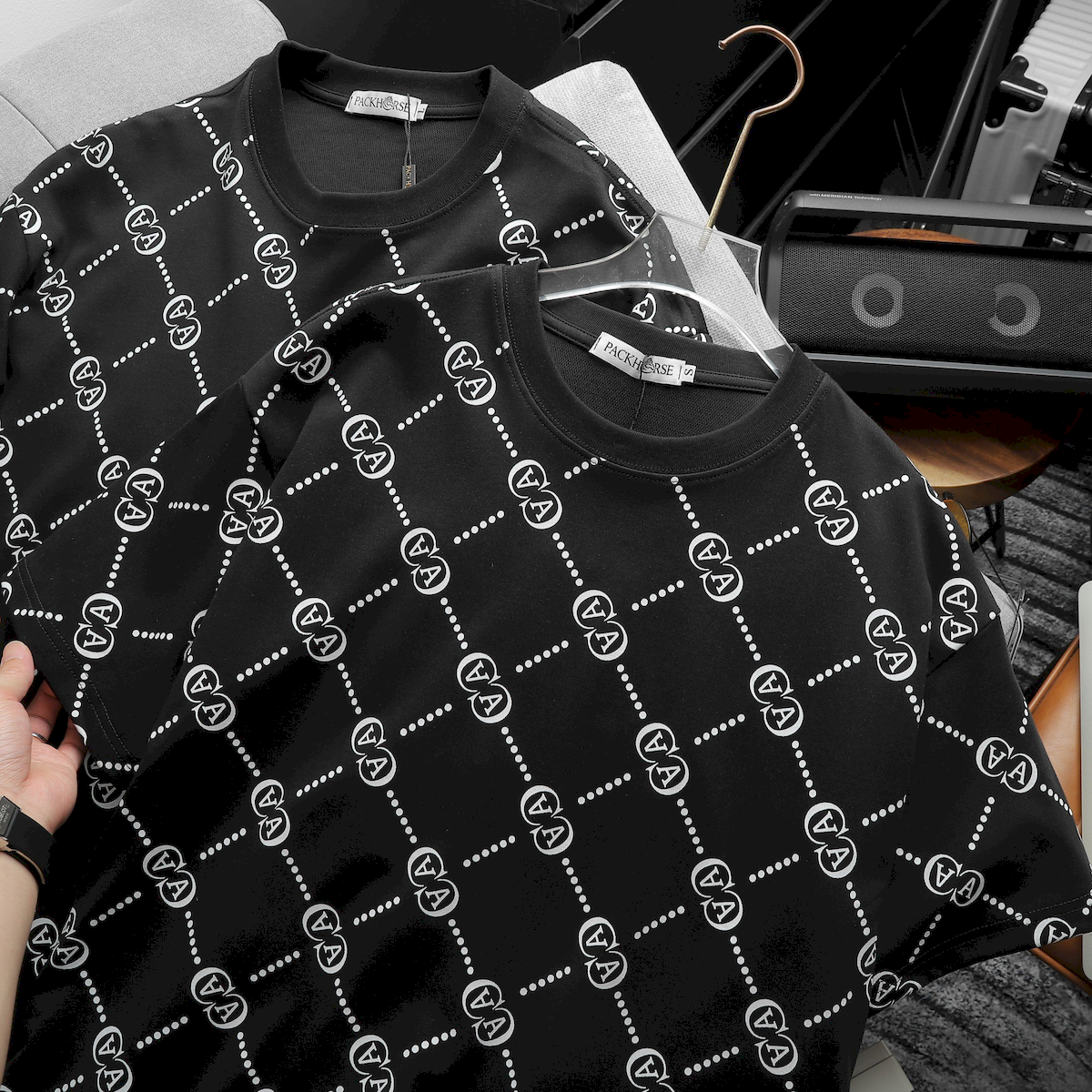 24216_z5415597051928-e3caae565115700218b9eec11b44e375_20240507114028-2.png Áo Thun Cặp Nam Nữ Cổ Tròn Pack Horse In Chữ AA - AB516
