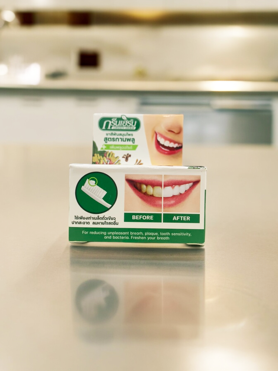 24392_z5474570036350-5c763e25b711faed027a249d9bbbc11b-photoroom_20240527170923-1.png Kem Tẩy Trắng Răng Green Herb Thái Lan - 8857102910162