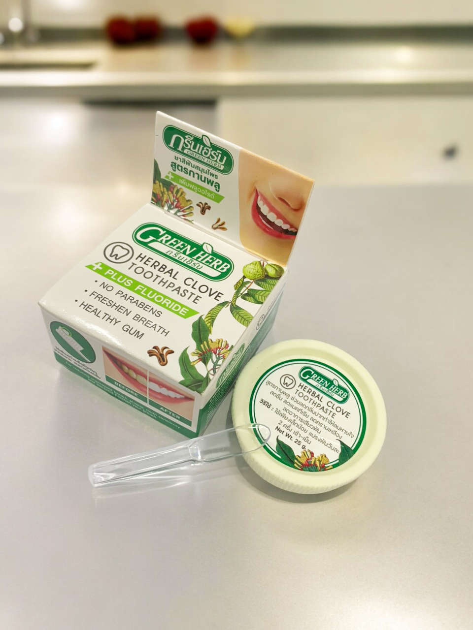 24392_z5481302286534-30bfff45a9460c9cf0428c8b7183ab41-photoroom_20240527170925-1.png Kem Tẩy Trắng Răng Green Herb Thái Lan - 8857102910162