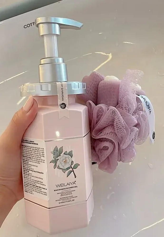 24481_a01e8100-6cb8-11ee-81f2-5d514e5fcd21_20240606161108-1.png Sữa Tắm Trắng Da Hoa Trà Weilaiya 450ml - STWEILAIYA01