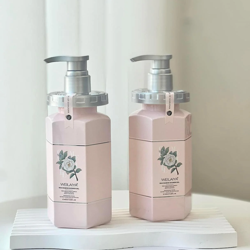 24481_coth-lahinh-nhv-b-nr-abat-s-nph-mchamsoctoc-n-cho_20240606161108-1.png Sữa Tắm Trắng Da Hoa Trà Weilaiya 450ml - STWEILAIYA01