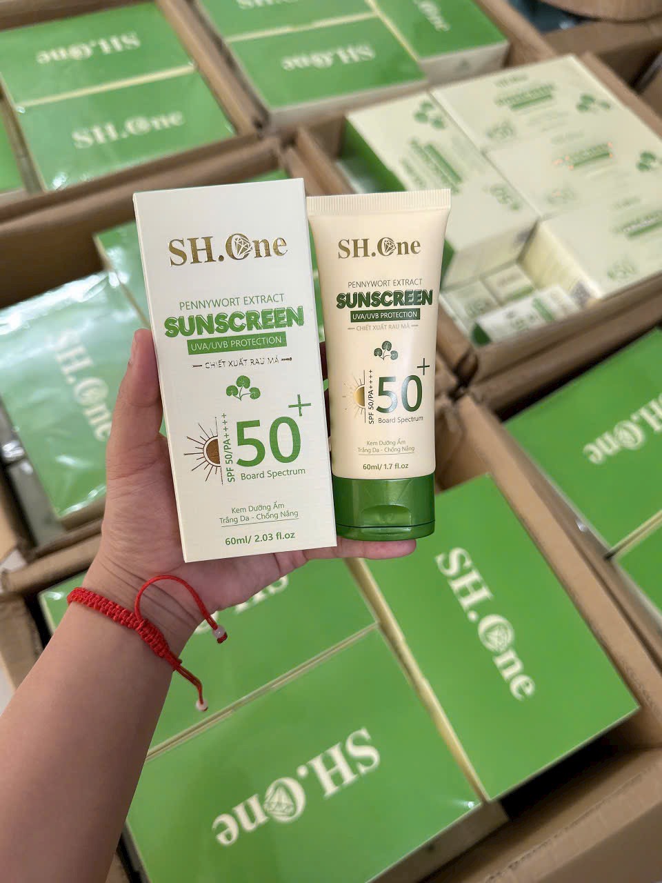 24692_z5639289821169-d4599ee65240e617cc4c09dc2eafecb6_20240716192017-1.jpg Kem Chống Nắng SH One Chiết Xuất Rau Má 60ml - KCNSHONE