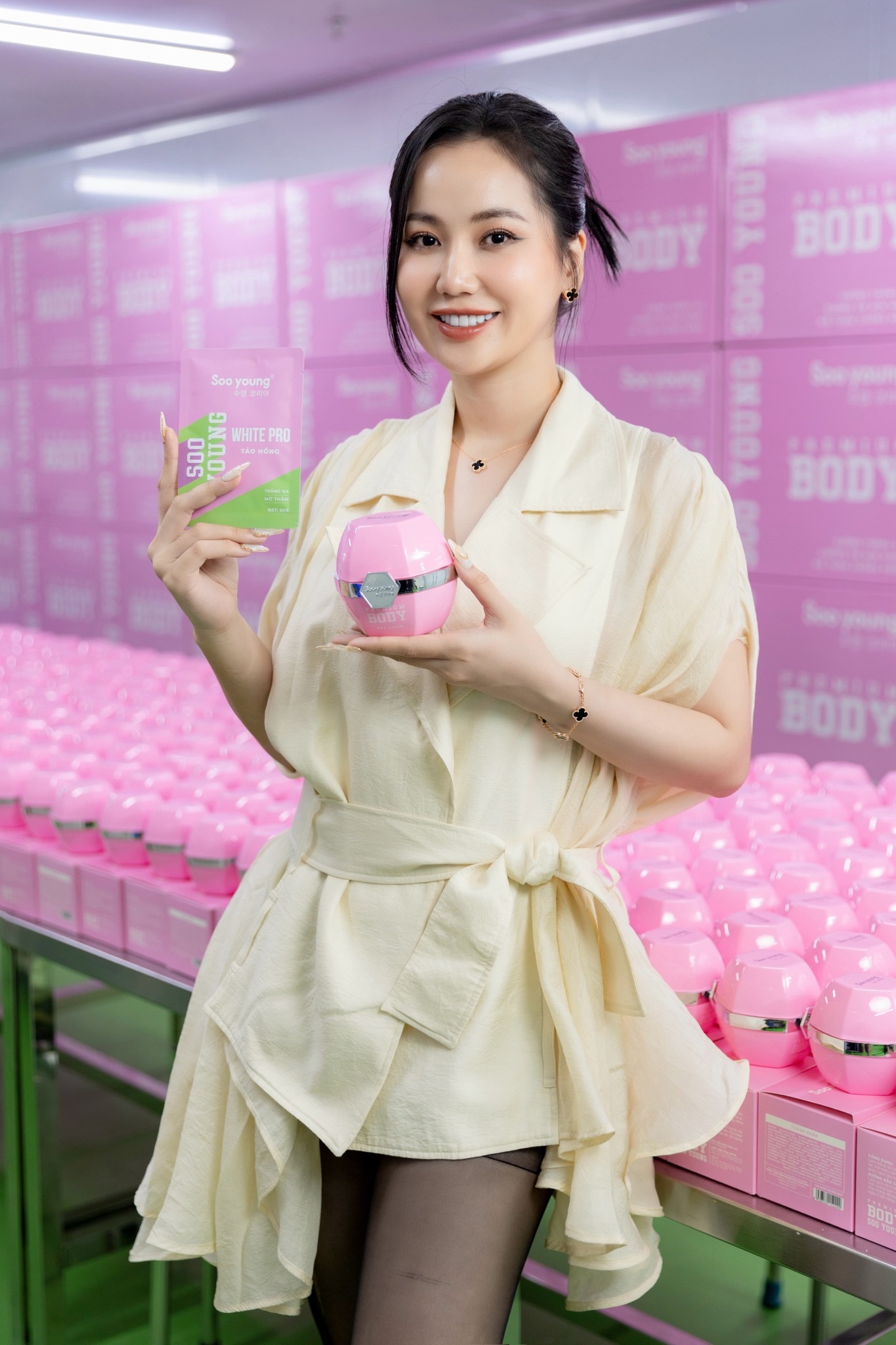 24716_442441127-934845908656320-2503360900432277905-n_20240722115849-2.jpg Kem Body Tảo Hồng Soo Young - 8938532152299