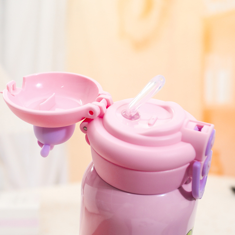 25188_o1cn01jf03co1um85zwv8r5-2217891666022-0-cib_20240923105313-3.jpg Bình Nước Giữ Nhiệt Cho Bé In Hoạt Hình Có Quai Đeo 450ml - BGNCB01