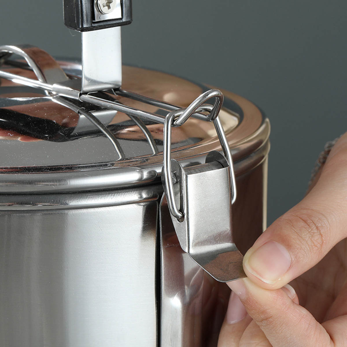 25288_23689880193-499748041_20240926114738-4.jpg Cà Mên Inox 4 Tầng Tay Cầm Nhựa 27.5x13x13cm - CMIN4T