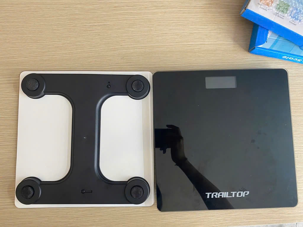 25325_z5876272319075-0667ed510cd96a4f8f5e48093f79d31d_20240928173116-3.jpg Cân Điện Tử Trailtop - Cân Sức Khỏe Gia Đình - Mặt Kính Cường Lực 180kg 26x26cm - CDT01