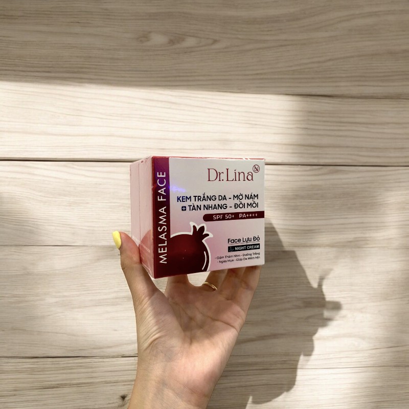25353_z5889380102716-72dbc10b273efd257d1ab67409f4edd6-photoroom_20241002162832-1.jpg Kem Face Lựu Đỏ Dr.Lina Melasma Face Giảm Nám Ban Đêm 25g - KFLDBD