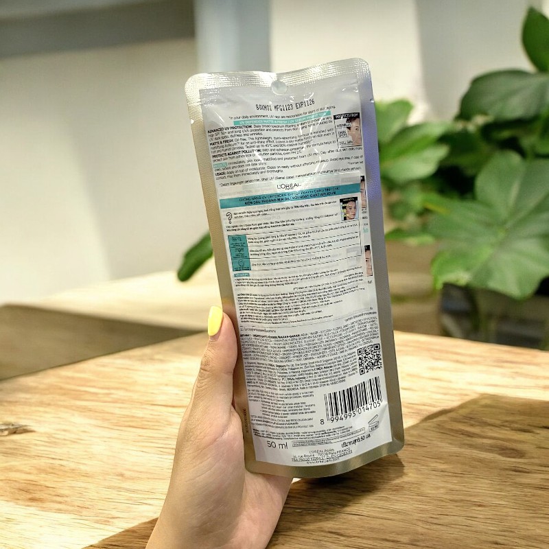 25393_kcn-matte-loreal-phu-photoroom-3_20241008103732-7.jpg Kem Chống Nắng Loreal Paris Kiềm Dầu Thoáng Mịn Da Matte & Fresh With Airlicium SPF50+ PA++++ 50ml - 8994993014705