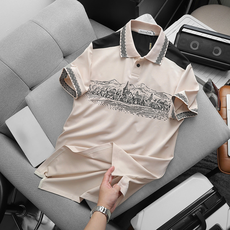 25466_z5932208778679-70cebdd50ddff82b0001a9ffd40ec501_20241018094848-13.jpg Áo Thun Nam Cổ Bẻ Pack Horse Họa Tiết Ngôi Làng Cổ Điển (Có Size 3x) - CS234