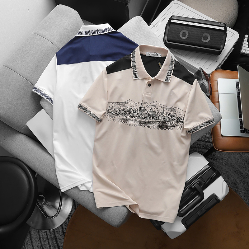 25466_z5932208812238-82fdd991f6143c1e9558a68d0197105c_20241018094849-11.jpg Áo Thun Nam Cổ Bẻ Pack Horse Họa Tiết Ngôi Làng Cổ Điển (Có Size 3x) - CS234