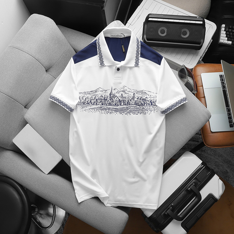 25466_z5932208843737-79339646afa65b12e031109aaa939d5a_20241018094850-11.jpg Áo Thun Nam Cổ Bẻ Pack Horse Họa Tiết Ngôi Làng Cổ Điển (Có Size 3x) - CS234