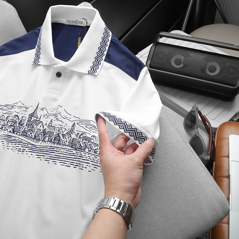 25466_z5932208869305-9aa0a15df57ac094a41145932d4aec2c_20241018094850-11.jpg Áo Thun Nam Cổ Bẻ Pack Horse Họa Tiết Ngôi Làng Cổ Điển (Có Size 3x) - CS234