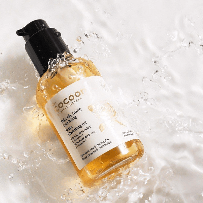 25539_the-cocoon-rose-cleansing-oil-140ml-3_20241028154947-4.png Dầu Tẩy Trang Hoa Hồng Cocoon 140ml - 8936217700377