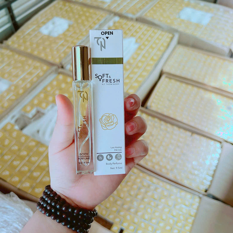 25715_z6021304230913-e4094c044d48637ddbeeeddd902fd165_20241111153933-2.jpg Dung Dịch Vệ Sinh Collagen X3 TN Đông Anh Soft & Fresh Collagen X3 120ml - Tặng 1 Xịt Thơm Body + 1 Nước Hoa Vùng Kín - DDVSTN