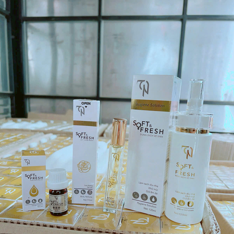 Dung Dịch Vệ Sinh Collagen X3 TN Đông Anh Soft & Fresh Collagen X3 120ml - Tặng 1 Xịt Thơm Body + 1 Nước Hoa Vùng Kín Dung Dịch Vệ Sinh Collagen X3 TN Đông Anh Soft & Fresh Collagen X3 120ml - Tặng 1 Xịt Thơm Body + 1 Nước Hoa Vùng Kín