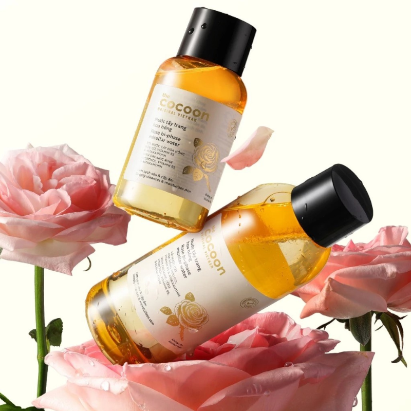 25723_phu-photoroom-18_20241112110513-2.png Nước Tẩy Trang Cocoon Hoa Hồng Cấp Ẩm Da Rose Bi-Phase Micellar Water 310ml - 8936217700674
