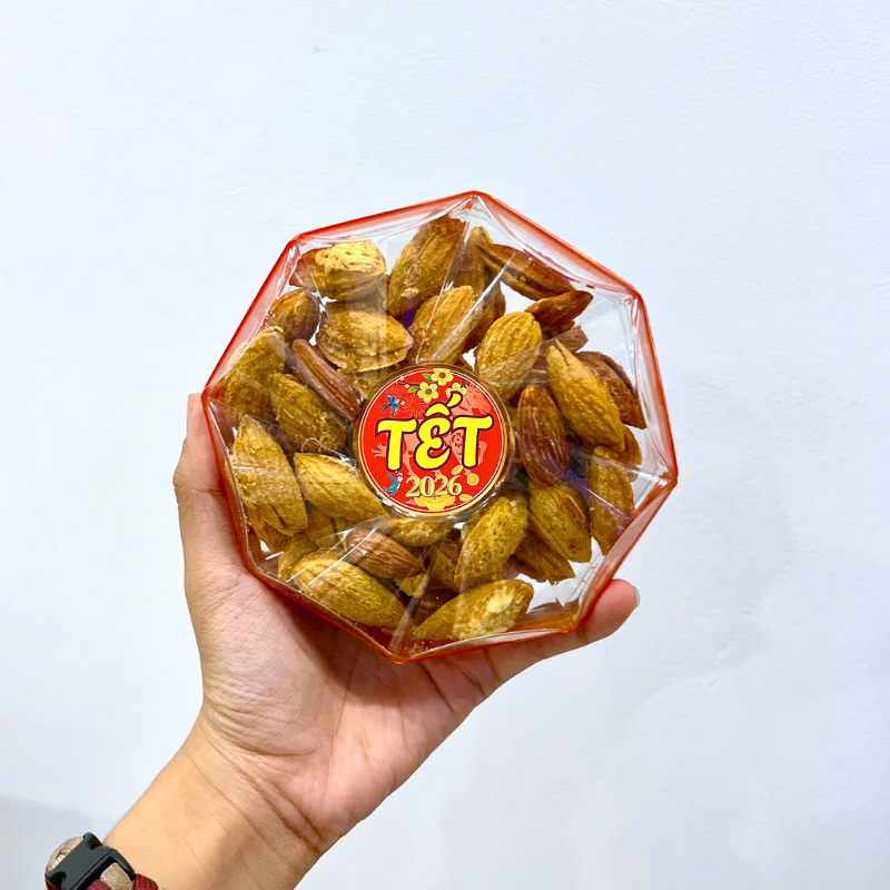 25765_khung-do-an-vat-tet-2026-10_20251101160645-3.png Hộp Hạnh Nhân Rang Bơ Bát Giác 180G Hộp Quà Tết 2026 - HNRBHBG180