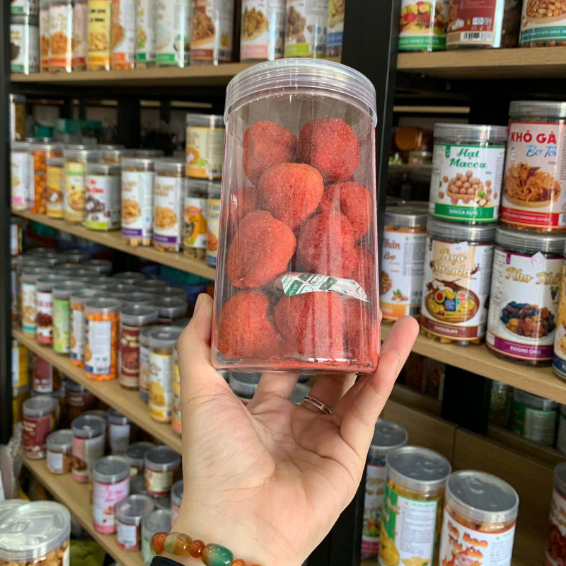 Dâu Tây Sấy Thăng Hoa Thơm Ngon 200g hộp Dâu Tây Sấy Thăng Hoa Thơm Ngon 200g hộp