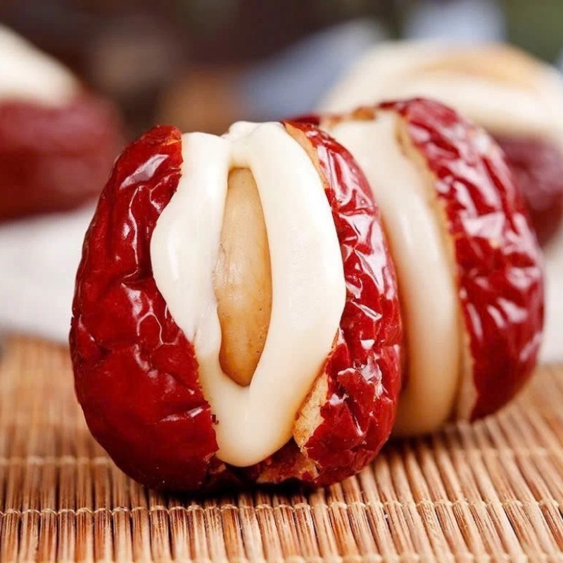 25878_z6129056918245-f74daf902caf0b9985bd8e91484c879d-photoroom-10_20241214162435-4.jpg Táo Đỏ Kẹp Hạt Điều Túi Zip 300g - TDKHDTZ300