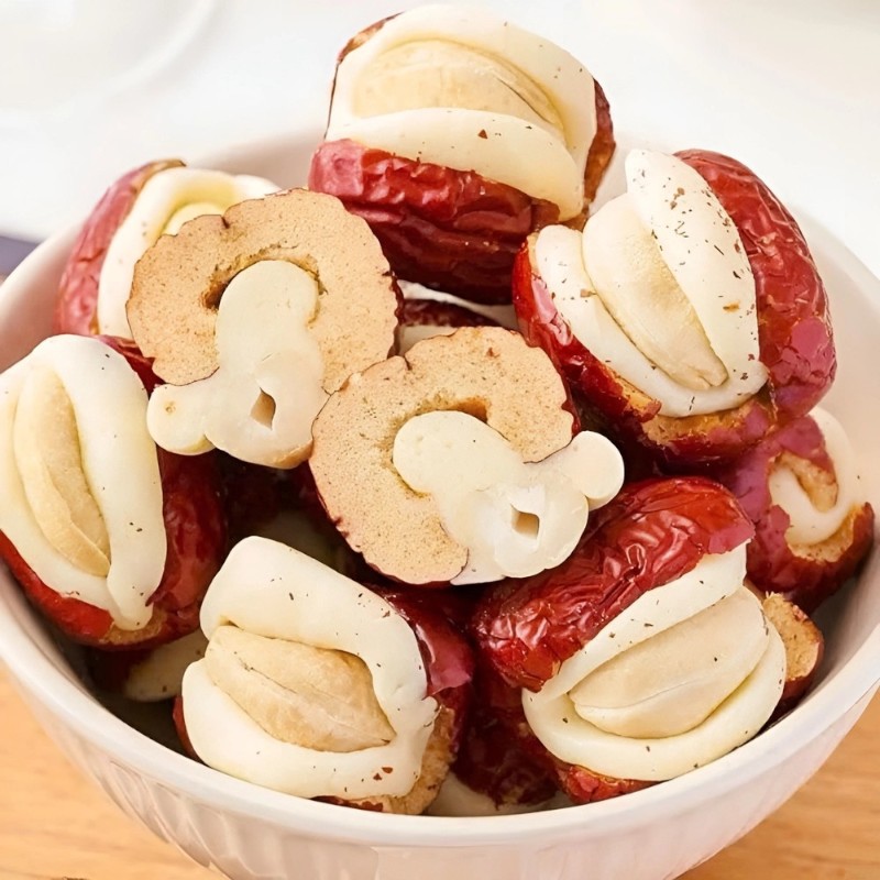 25878_z6129056918245-f74daf902caf0b9985bd8e91484c879d-photoroom-12_20241214162434-4.jpg Táo Đỏ Kẹp Hạt Điều Túi Zip 300g - TDKHDTZ300