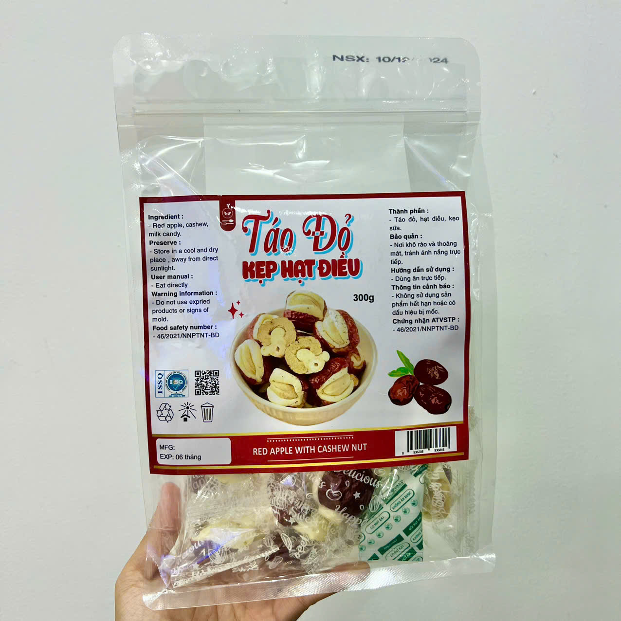 25878_z6129830622698-600e4a4550a26fa9f6069e23677040ad_20241214162433-1.jpg Táo Đỏ Kẹp Hạt Điều Túi Zip 300g - TDKHDTZ300