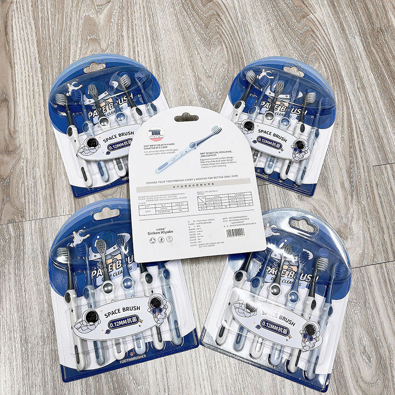 25927_z6219148453346-c9f2f01e276b48b6529902f33620ee66_20250124174140-1.jpg Set 6 Bàn Chải Đánh Răng Cho Bé Phi Hành Gia - BCDRPHG