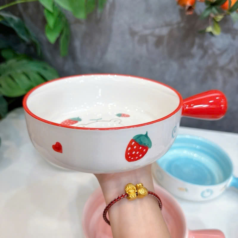 25948_z6219563831950-fe01c0673119d916234273ba8cf3f25b_20250115144603-2.jpg Bát Sứ Tròn Họa Tiết Hoạt Hình Có Tay Cầm Size 16cm - BSTHTTC