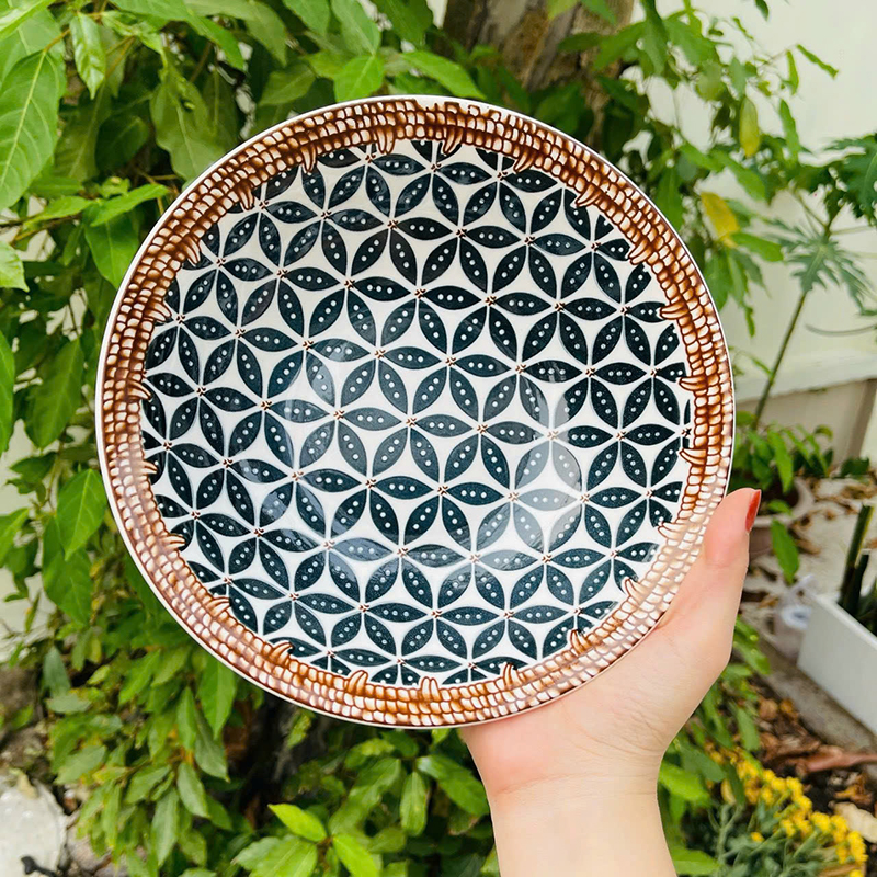 26052_z6242206878593-988c07fdacb7585a33c8dbf78353011b_20250122153728-2.jpg Tô Sứ Hình Nón Họa Tiết Vẽ Bằng Tay Cao Cấp 20x20x8cm - TSHN01