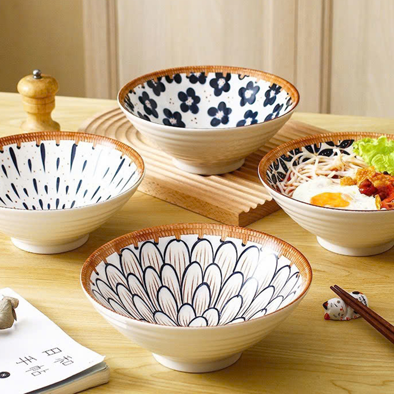 26052_z6242206881243-eac22a12c679314d26ba9f07e95bc16a_20250122153728-2.jpg Tô Sứ Hình Nón Họa Tiết Vẽ Bằng Tay Cao Cấp 20x20x8cm - TSHN01