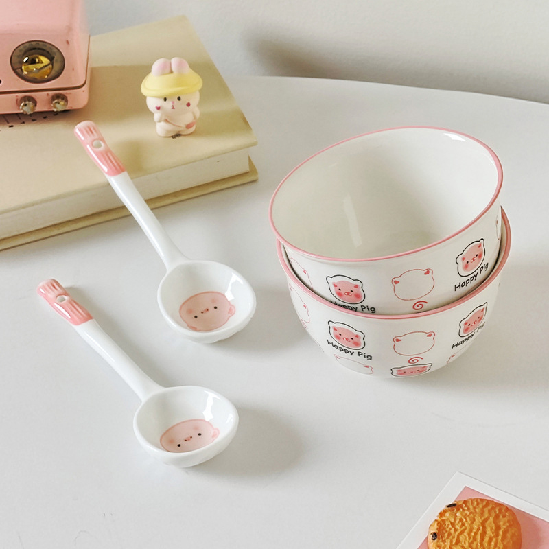 Set 2 Chén Sứ Cao Cấp - Bát Họa Tiết Heo Hồng Dễ Thương Kèm Muỗng 6.4x11.4cm Set 2 Chén Sứ Cao Cấp - Bát Họa Tiết Heo Hồng Dễ Thương Kèm Muỗng 6.4x11.4cm