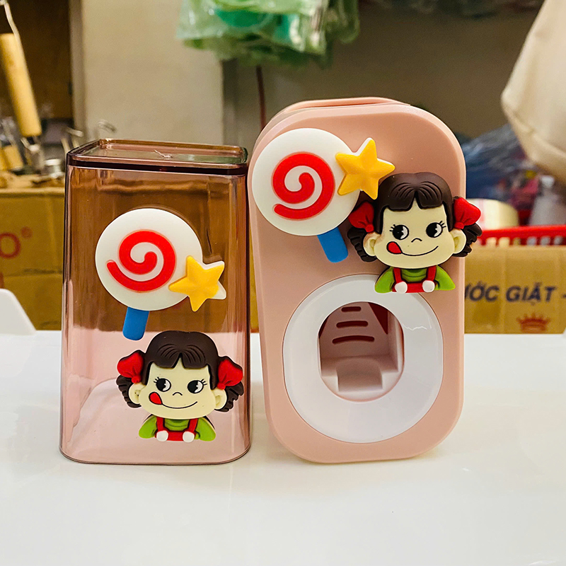 26097_z6251669484090-7ba0956a5a3ff6ec4e63cee87e1c579d_20250206172602-1.jpg Bộ Nhả Kem Đánh Răng Treo Tường Cao Cấp Kêm Cốc - Dành Cho Bé - BNKDRTT02